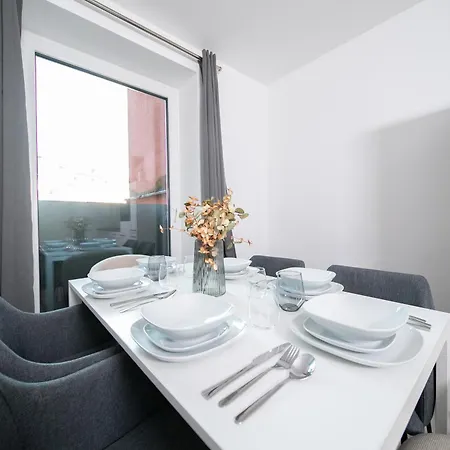 Favorite - And - 10 Min Zur Messe *