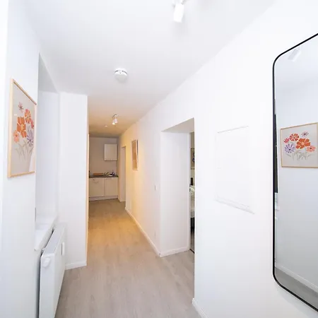 Favorite - And - 10 Min Zur Messe *