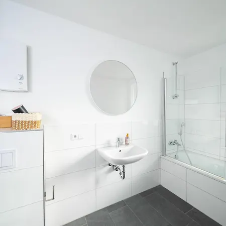 Favorite - And - 10 Min Zur Messe