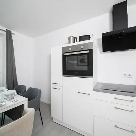 Favorite - And - 10 Min Zur Messe *