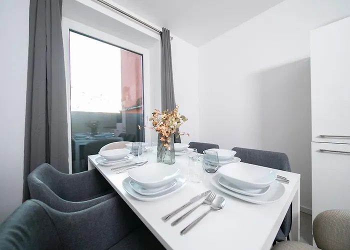 Favorite - And - 10 Min Zur Messe *